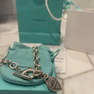 Tiffany and Co, return to Tiffany 16” silver toggle necklace